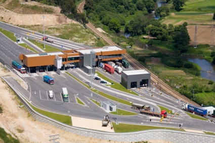 CAMI&Otilde;ES ATENDIDOS EM DEZ MINUTOS