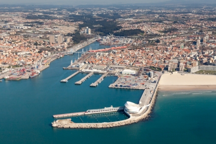 CONTENTORES SUSTENTAM RESULTADOS DE LEIX&Otilde;ES