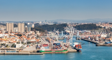 YILPORT LEIX&Otilde;ES COM TRABALHO DOBRADO&hellip; EM TERRA