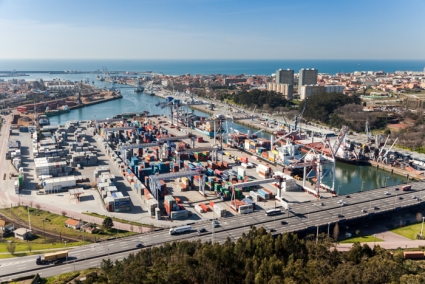 YILPORT LEIX&Otilde;ES VOLTA A TESTAR OS 3.000 TEU/DIA