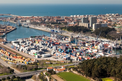 TWENTY-SIX SHIPS YIELDED ALMOST 11,000 TEU