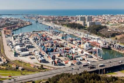 PERTO DE 15 MIL TEU NUMA SEMANA