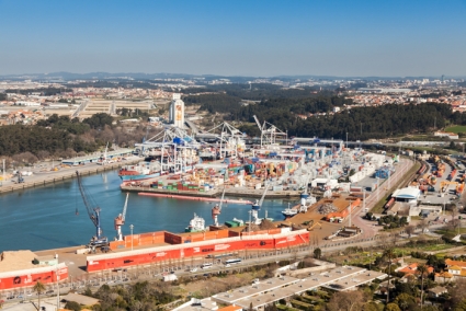 FASQUIA DOS 3000 TEU DE NOVO ULTRAPASSADA