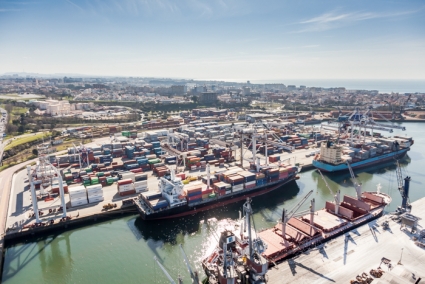 YILPORT LEIX&Otilde;ES ULTRAPASSA OS 3000 TEU/DIA